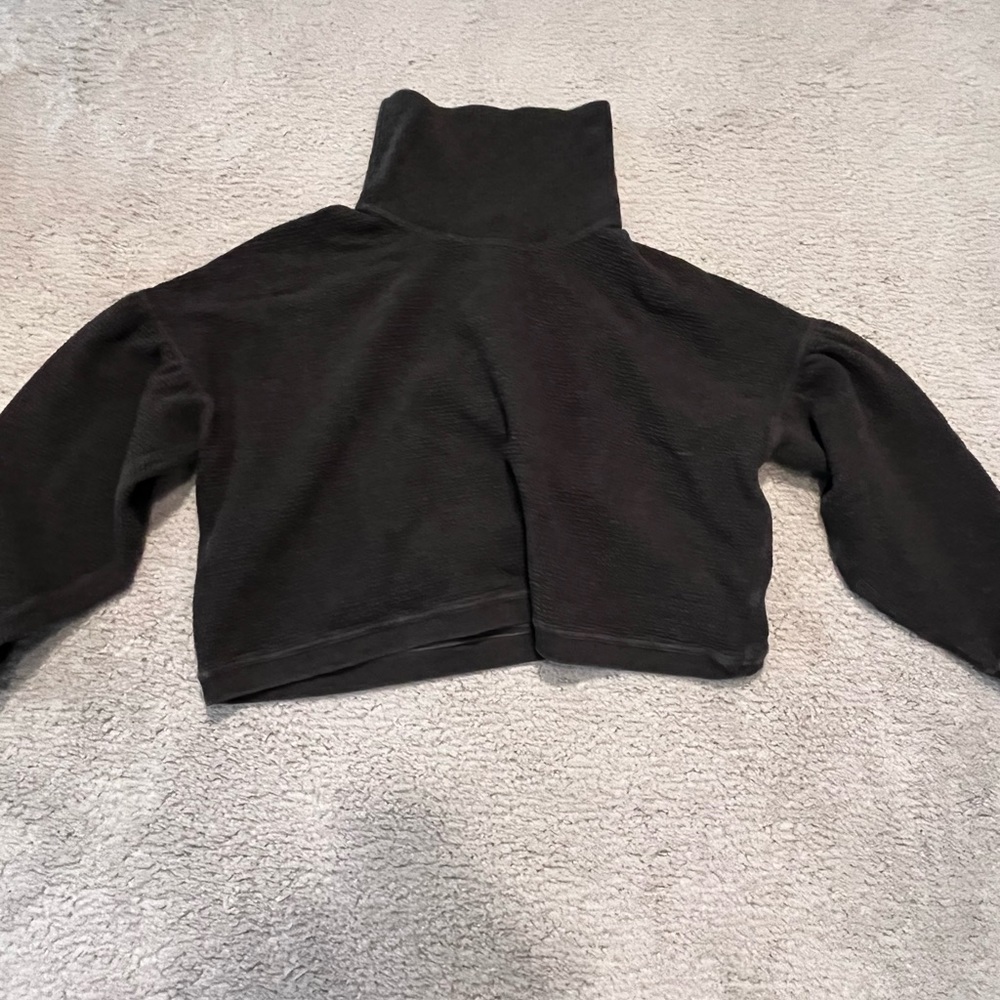 Lululemon cropped turtleneck hoodie size M/L